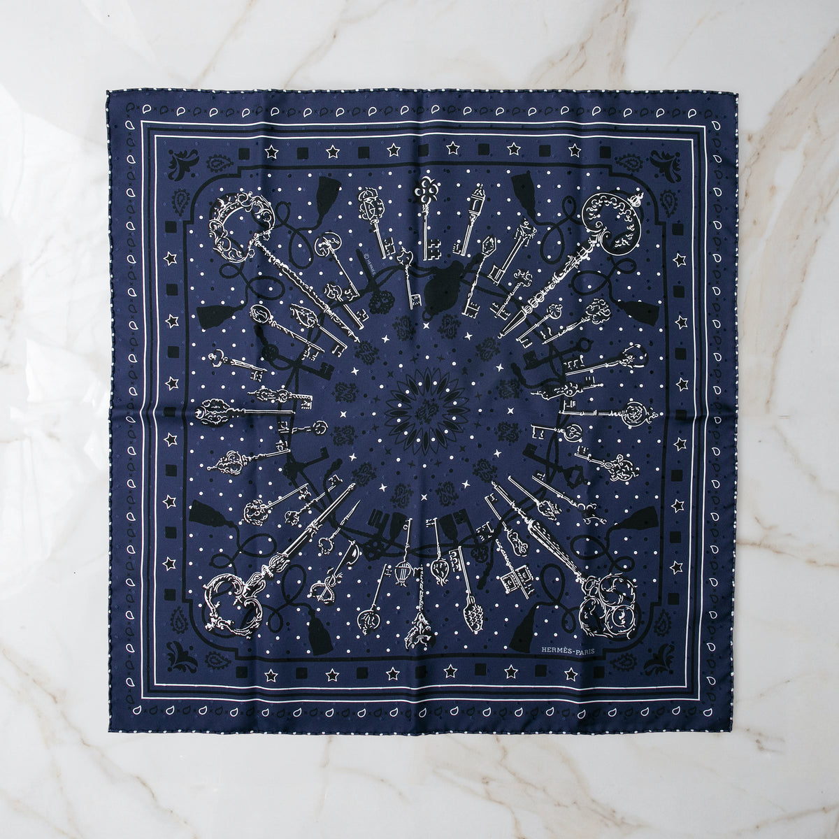 ヴィンテージエルメススカーフ　エルメス カレ55　Les Clés Bandana（レ・クレ・バンダナ）鍵