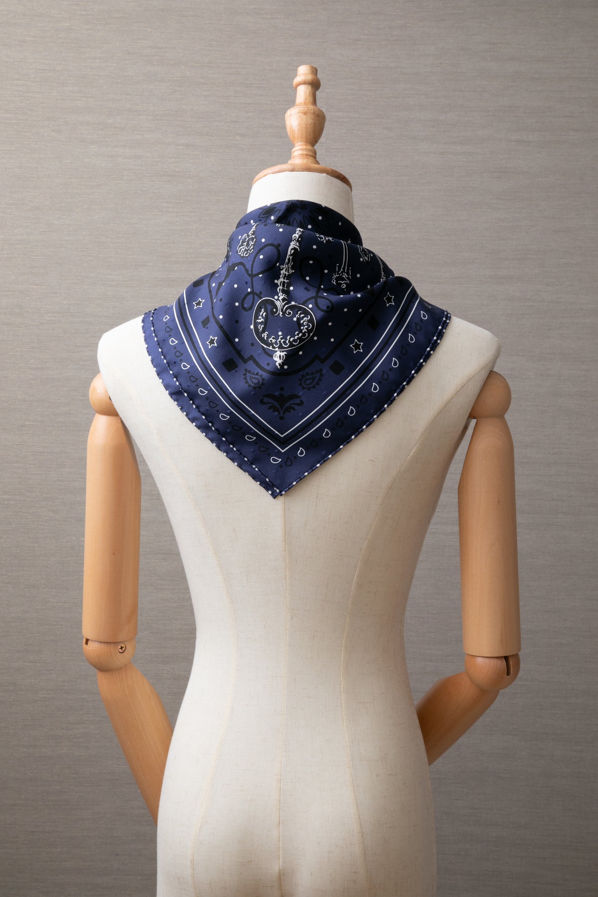 ヴィンテージエルメススカーフ　エルメス カレ55　Les Clés Bandana（レ・クレ・バンダナ）鍵