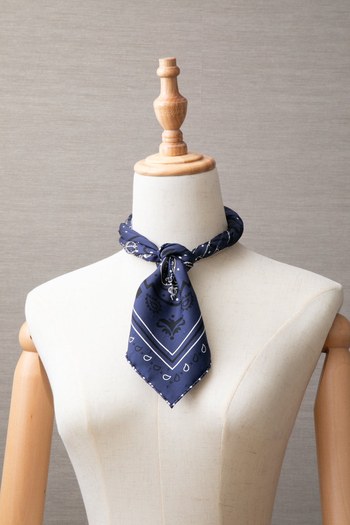 ヴィンテージエルメススカーフ　エルメス カレ55　Les Clés Bandana（レ・クレ・バンダナ）鍵