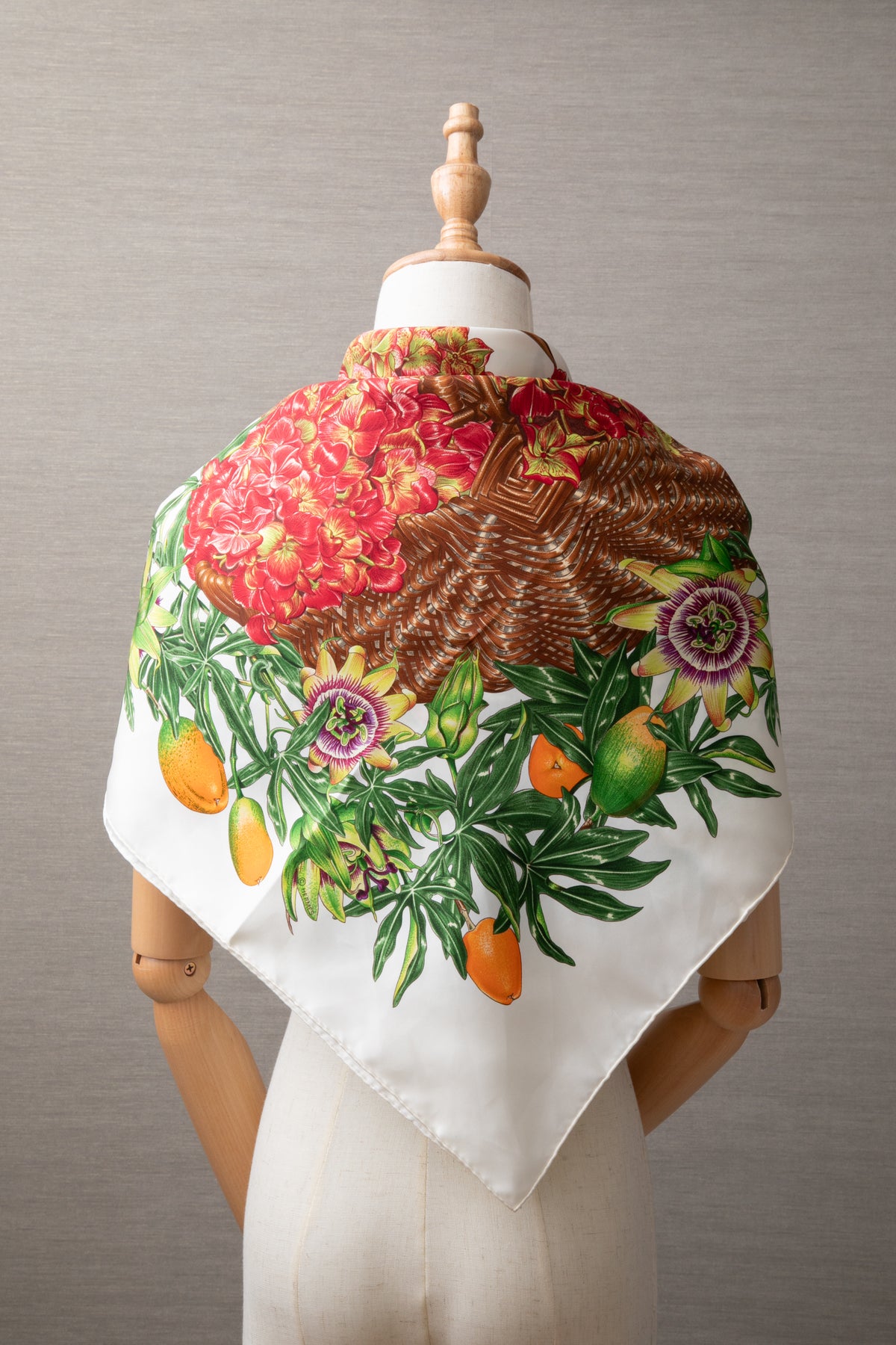 ヴィンテージエルメススカーフ　エルメス カレ90 　Passiflores パッションフラワー