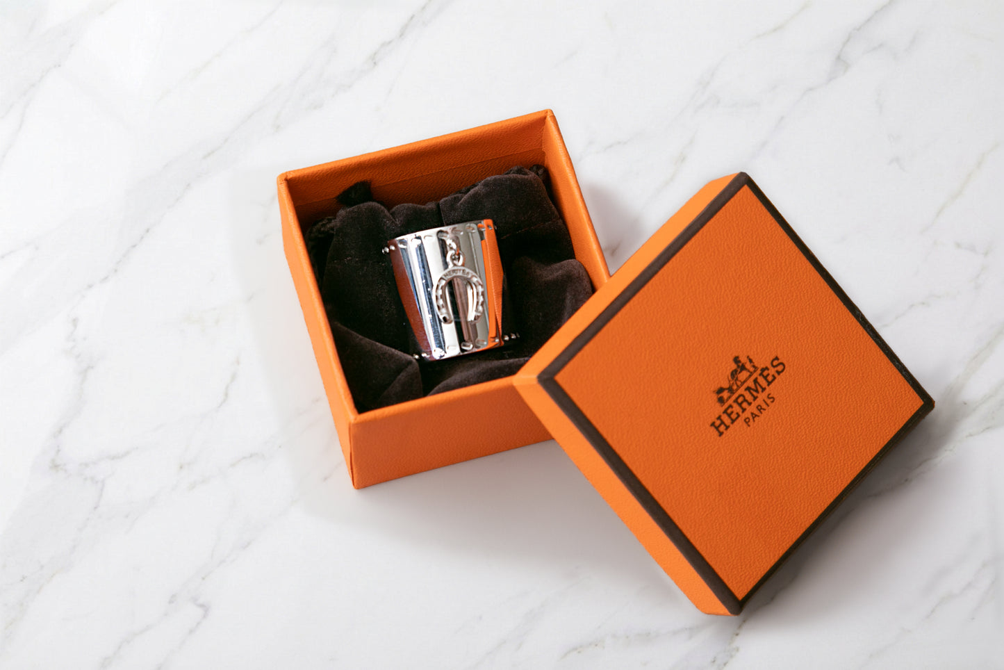 Hermès エルメス　スカーフリング　メタルホースシュー