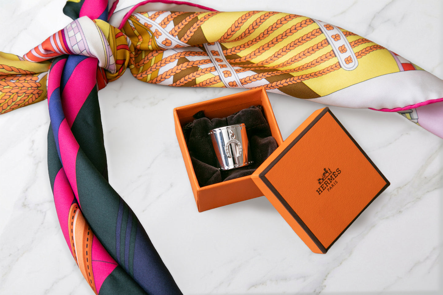 Hermès エルメス　スカーフリング　メタルホースシュー