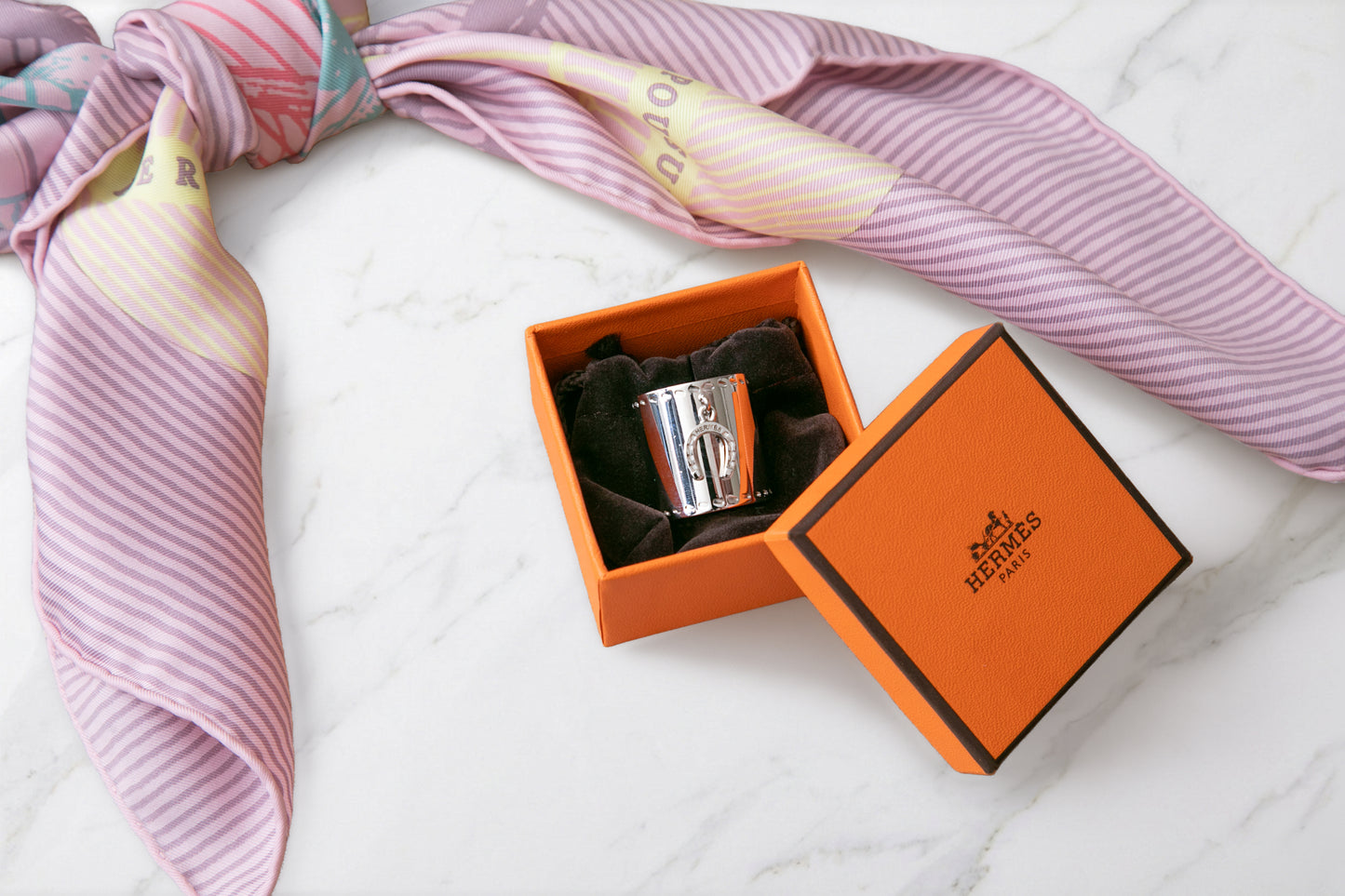 Hermès エルメス　スカーフリング　メタルホースシュー