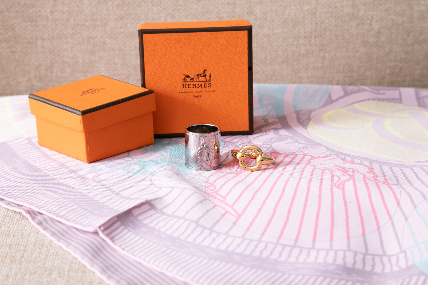 Hermès エルメス　スカーフリング　メタルホースシュー