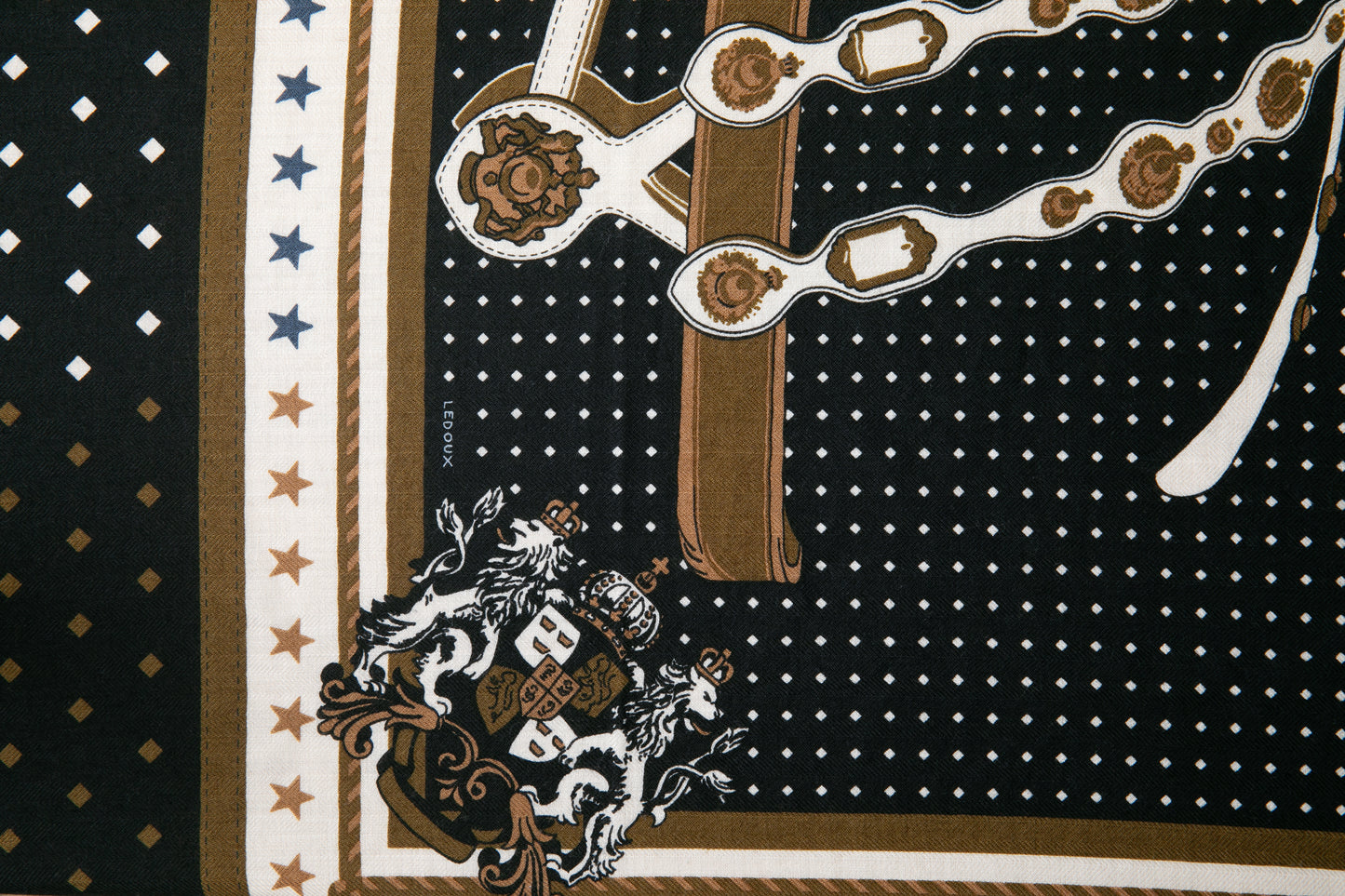 カレジュアン　カシシル 宮廷の馬具　バンダナ Harnais de Cour Bandana（アルネ・ドゥ・クール・バンダナ）　カシミヤシルク１４０