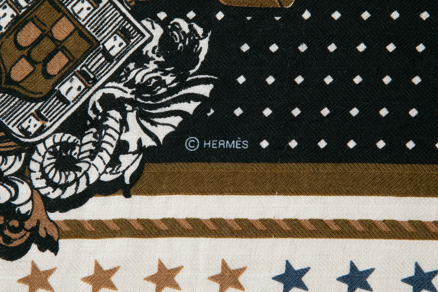 カレジュアン　カシシル 宮廷の馬具　バンダナ Harnais de Cour Bandana（アルネ・ドゥ・クール・バンダナ）　カシミヤシルク１４０