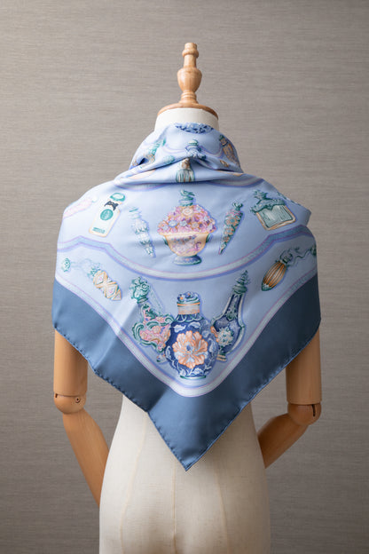 ヴィンテージエルメススカーフ　エルメス カレ90 　「Qu'importe le flacon（香水瓶）」