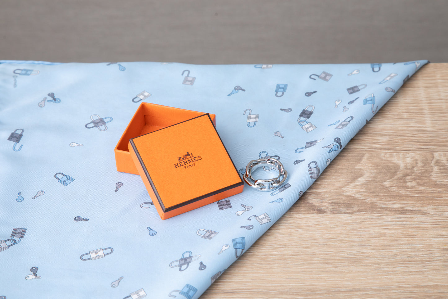 Hermès エルメス　スカーフリング シェーヌダンクル