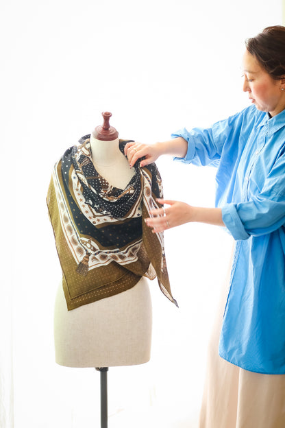 カレジュアン　カシシル 宮廷の馬具　バンダナ Harnais de Cour Bandana（アルネ・ドゥ・クール・バンダナ）　カシミヤシルク１４０