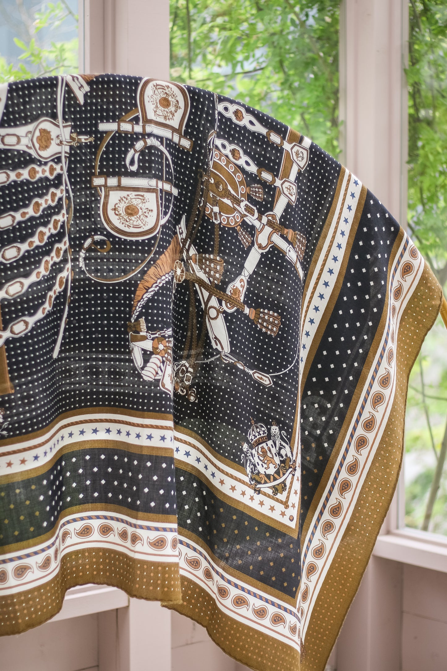 カレジュアン　カシシル 宮廷の馬具　バンダナ Harnais de Cour Bandana（アルネ・ドゥ・クール・バンダナ）　カシミヤシルク１４０