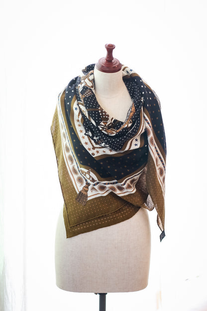 カレジュアン　カシシル 宮廷の馬具　バンダナ Harnais de Cour Bandana（アルネ・ドゥ・クール・バンダナ）　カシミヤシルク１４０